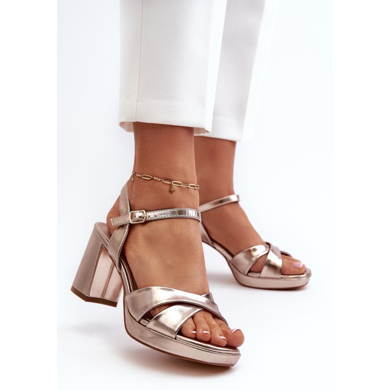 Step in style Sandalias Modelo Jatine 24SD98-6988 Dorado - Pisa con estilo amarillo 1