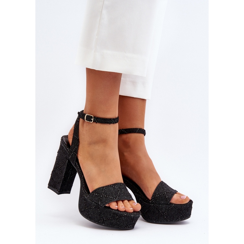 Sandalias de mujer de moda fabricadas en material textil. negro 1 Sandalias de mujer de moda fabricadas en material textil. negro 1