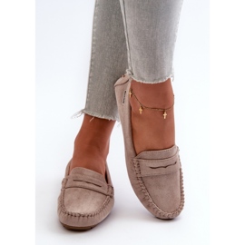 Mocasines clásicos de mujer confeccionados en ante ecológico. beige 2