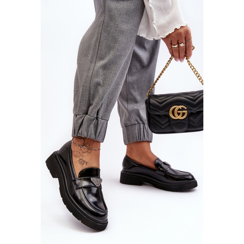 Zapatos negros clásicos de mujer. 2