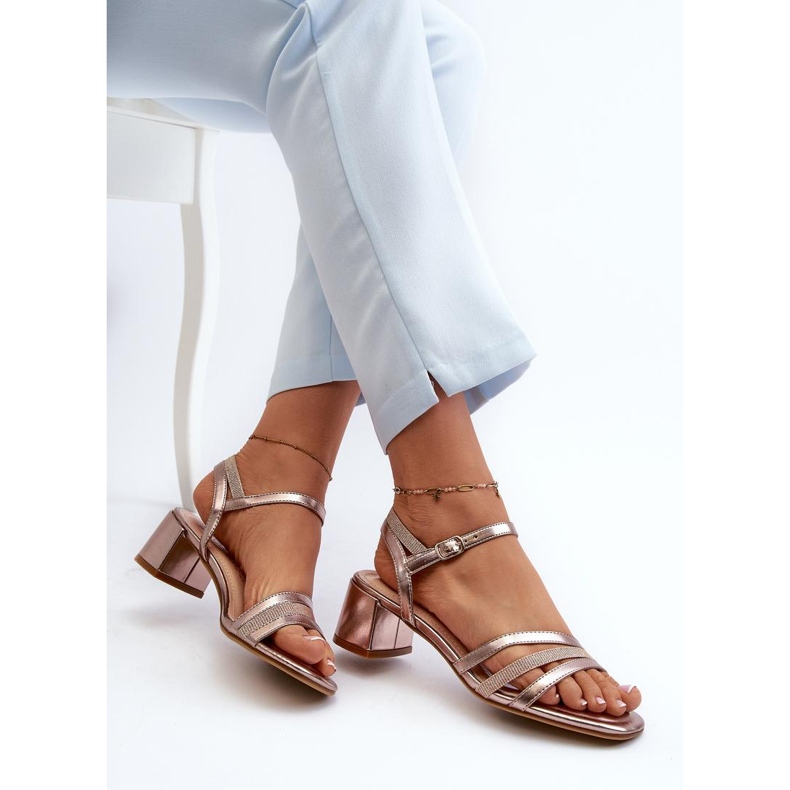 Sergio Leone Preciosas sandalias de mujer hechas de cuero ecológico. rosado 1