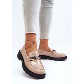 Mocasines sin cordones de charol beige 2