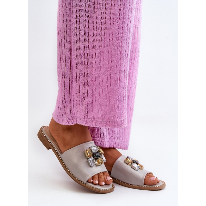 S. BARSKI Sandalias planas de mujer con adornos. beige 1