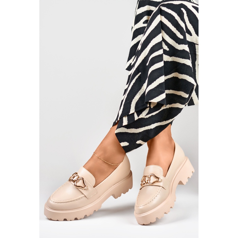 Zapatos beige con adorno B2733BE 2 Zapatos beige con adorno B2733BE 2