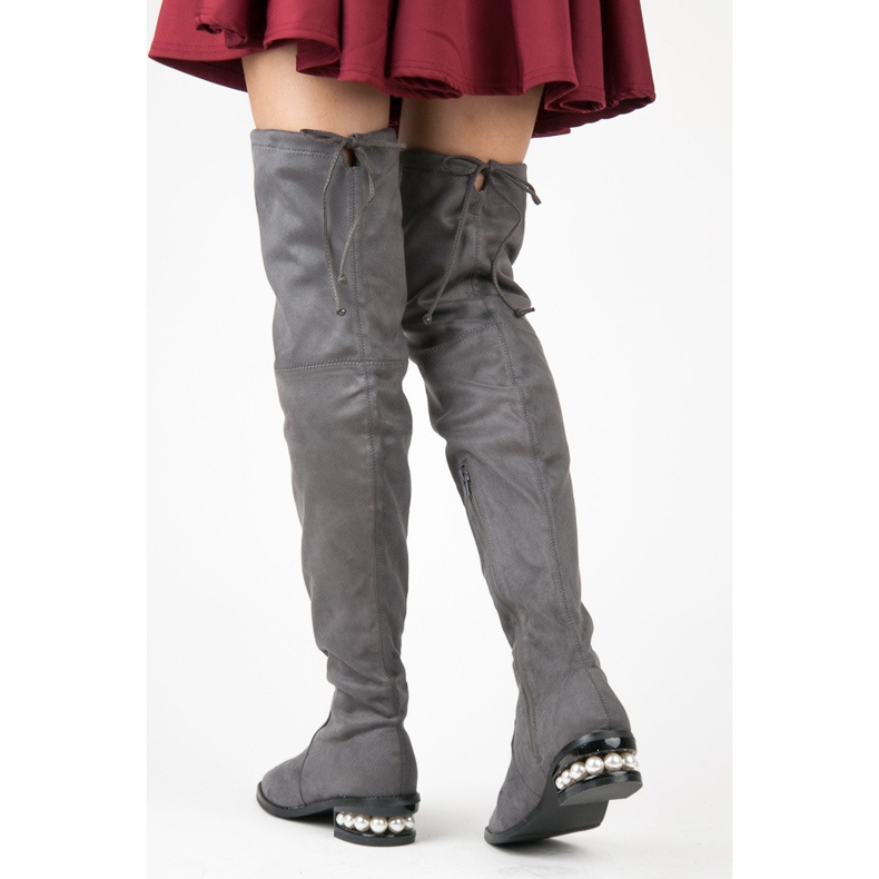 Fashion Mosqueteros grises con perlas 2