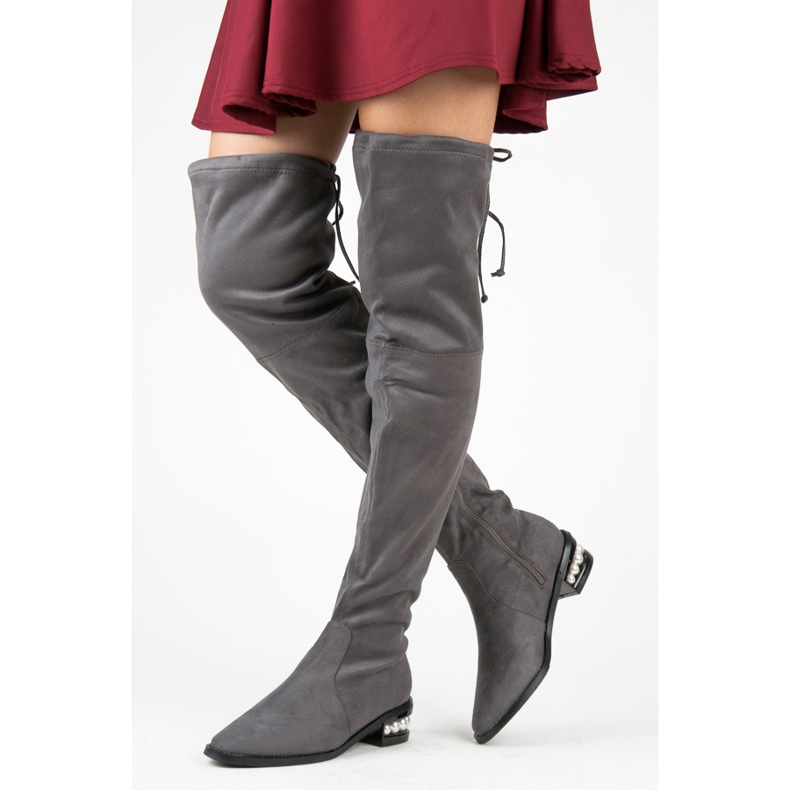 Fashion Mosqueteros grises con perlas 1