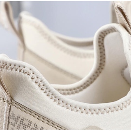 Zapatos slip-on beige cómodos y altos para mujer Rieker M6053-62 5