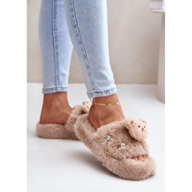 Pantuflas de mujer Innalise beige con osito y elementos decorativos 5