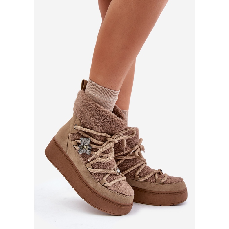 Botas de nieve mujer Almatiza de borrego con pasadores y pelo marrón beige 1 Botas de nieve mujer Almatiza de borrego con pasadores y pelo marrón beige 1