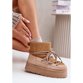Botas de nieve Mavora marrones con cordones en una plataforma beige 5