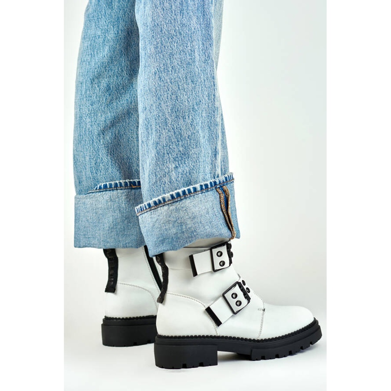 Botas trabajadoras de mujer lacadas con hebillas, blanco 250007W-PU 2
