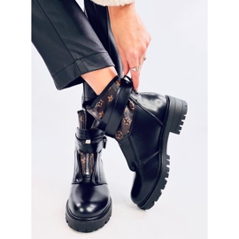 Botas sobre el protector Lovato Black negro 2