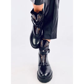 Botas sobre el protector Lovato Black negro 1