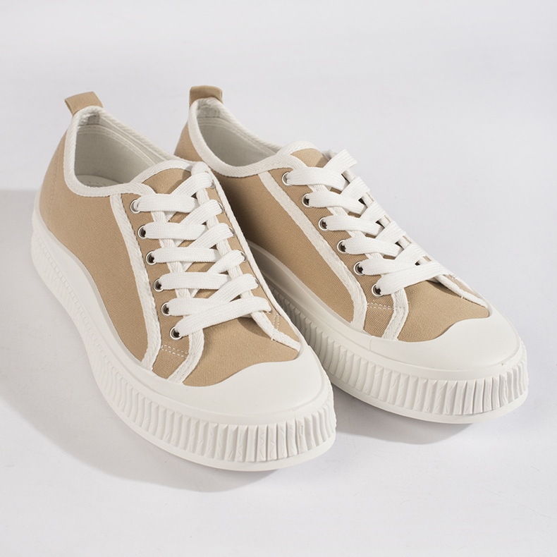 Zapatillas de mujer beige oscuro con plataforma. 1 Zapatillas de mujer beige oscuro con plataforma. 1