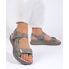 Sandalias cómodas de mujer en color gris. 2