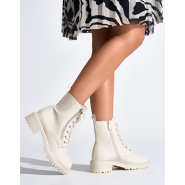 Botines de mujer charol beige con plataforma 3