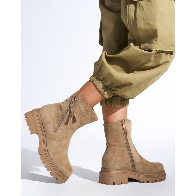 Botines de mujer beige oscuro con cremallera decorativa 2 Botines de mujer beige oscuro con cremallera decorativa 2