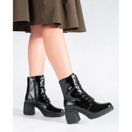 Botines altos charol negro con cordones de Sergio Leone 2