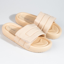 Babuchas de mujer beige con velcro de Shelovet 3