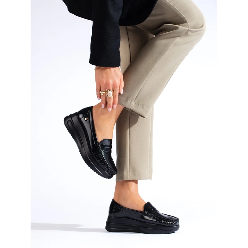 Mocasines negros charol sobre plataforma gruesa Shelovet. 2