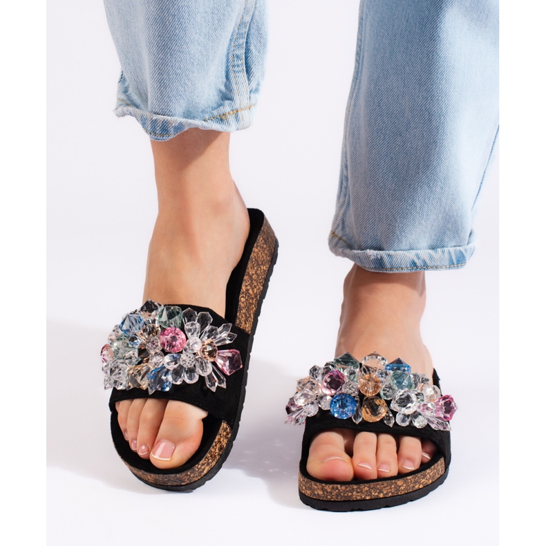 Pantuflas mujer ante negro 1