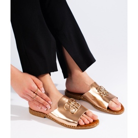 Chanclas doradas con estilo para mujer. dorado 1