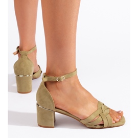 Sandalias mujer ante verde 1