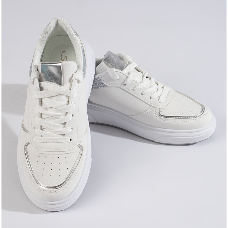 Zapatillas blancas de mujer. blanco 1