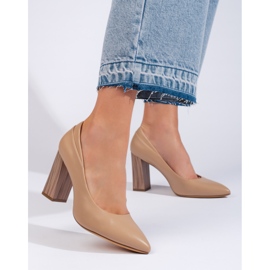 Zapatos de salón de mujer beige de Sergio Leone con tacón decorativo. 2