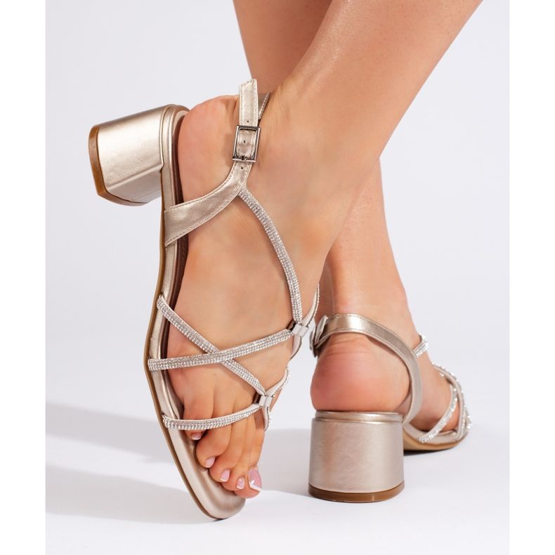 Sandalias doradas de mujer con tiras decorativas de Sergio Leone dorado 2