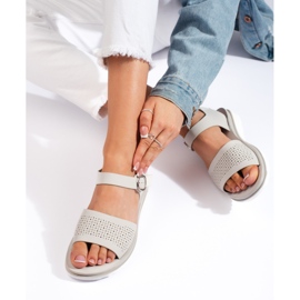 Sandalias grises con plataforma calada de Sergio Leone 2