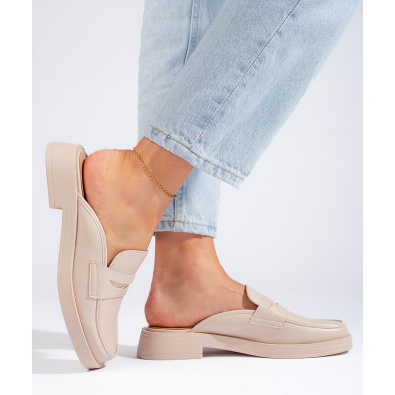 Chanclas de mujer cerradas beige 1