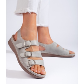 Sandalias grises cómodas con cuña baja. 1