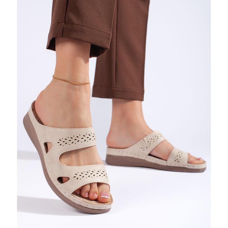 Chanclas cómodas de mujer beige 1