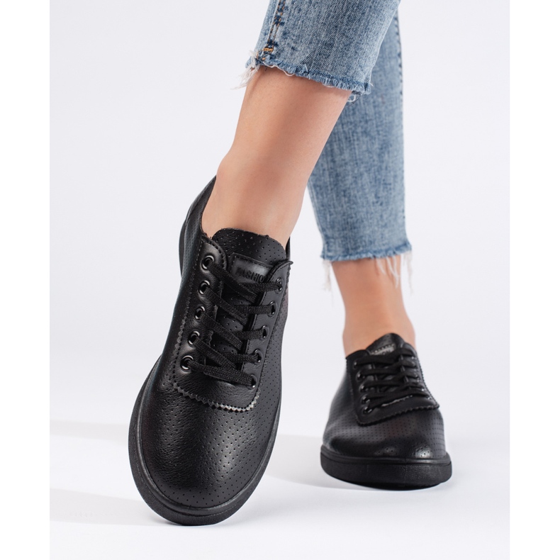 Zapatillas negras clásicas de mujer. negro 1