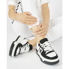 Zapatillas con plataforma en blanco y negro. 1 Zapatillas con plataforma en blanco y negro. 1