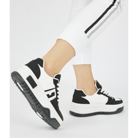 Zapatillas con plataforma en blanco y negro. 3