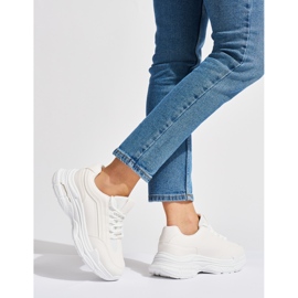 Zapatillas blancas de mujer. blanco 3