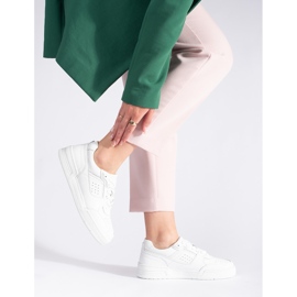 Zapatillas blancas en la plataforma. blanco 1