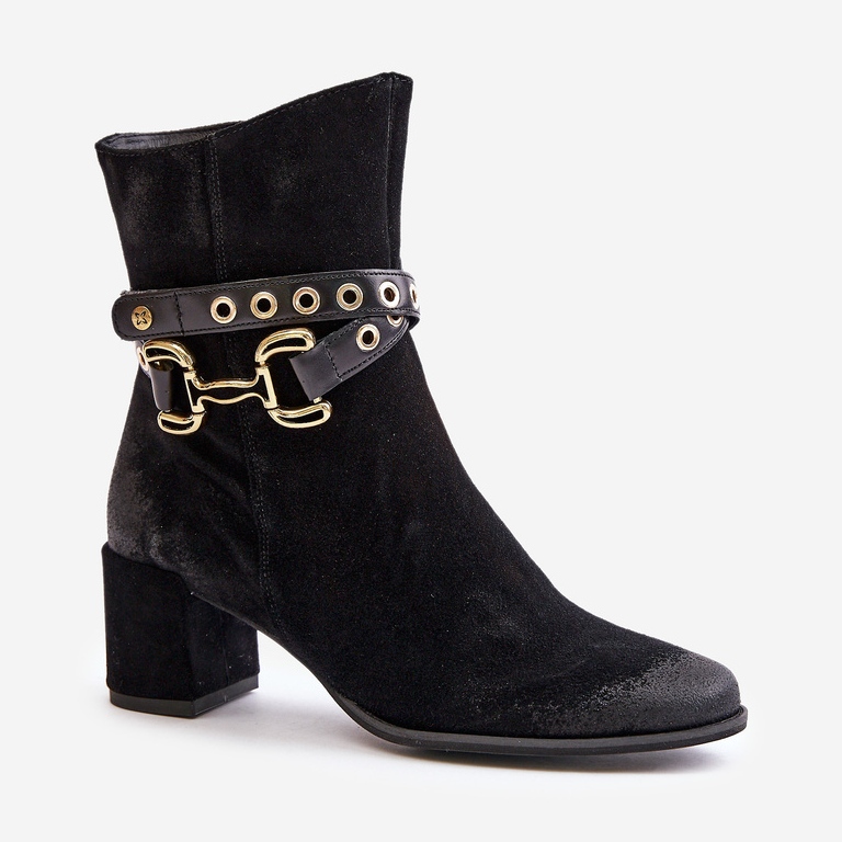 Botas de mujer de ante con tacón alto y correa decorativa Maciejka 06679-01 Negro 2 Botas de mujer de ante con tacón alto y correa decorativa Maciejka 06679-01 Negro 2