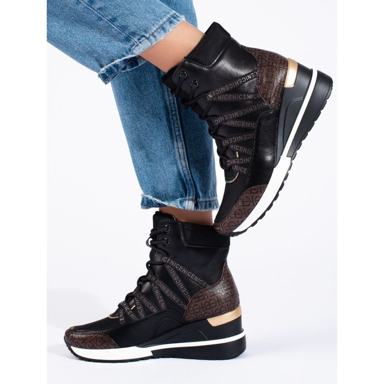 Botas deportivas de mujer en la cuña Vinceza negro 2