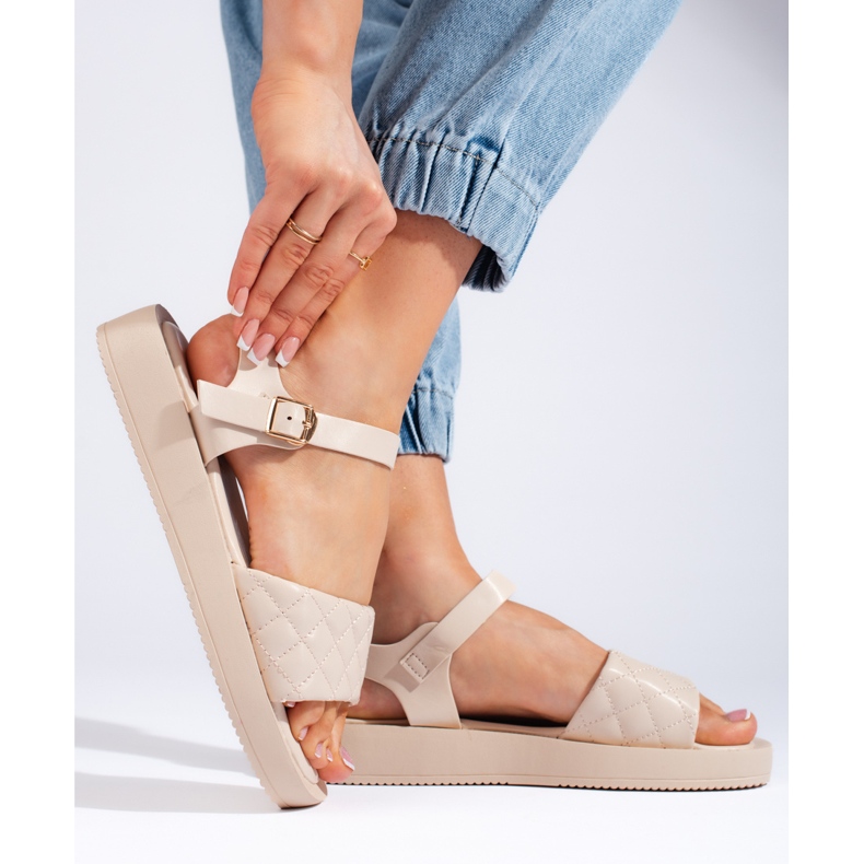 Sandalias de mujer beige con plataforma. 1