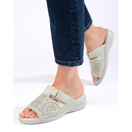 Chanclas de mujer caladas con cómoda cuña gris 1 Chanclas de mujer caladas con cómoda cuña gris 1