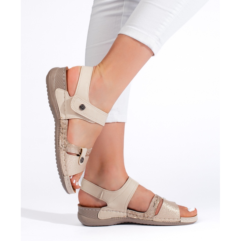 Sandalias mujer beige con velcro 2