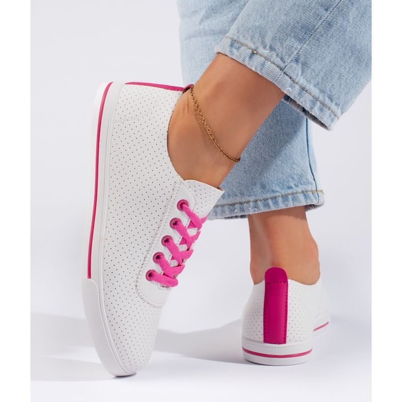 Zapatillas de mujer blancas con cordones rosas. blanco 1