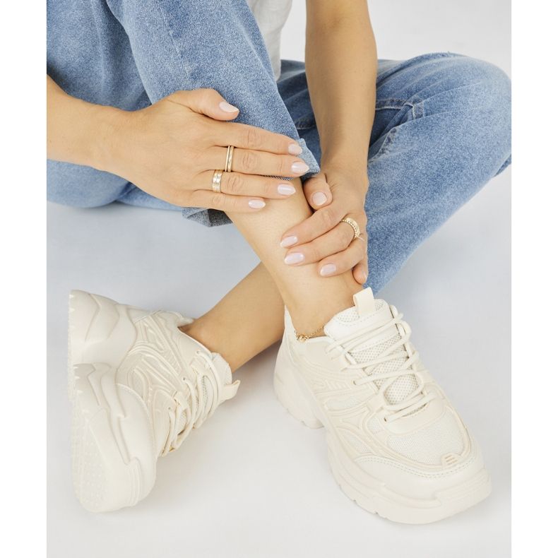 Zapatillas color crema con suela gruesa. beige 1