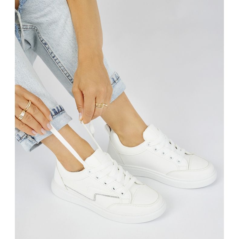 Zapatillas blancas de mujer. blanco 1