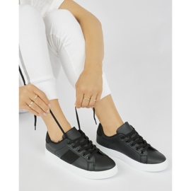 Zapatillas negras en la plataforma negro 2