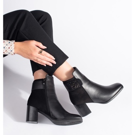 Botines negros de tacón con tira decorativa 4