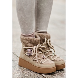 Botas de nieve mujer Almatiza de borrego con pasadores y pelo marrón beige 2 Botas de nieve mujer Almatiza de borrego con pasadores y pelo marrón beige 2